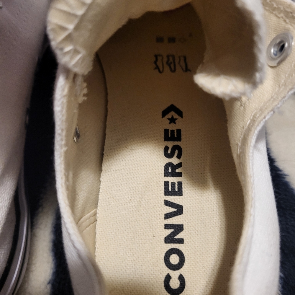 Converse Size 7 - Picture 4 of 5